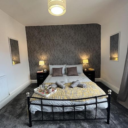 Modernised Central Wigan Townhouse Sleeps Up To 6 Exterior photo