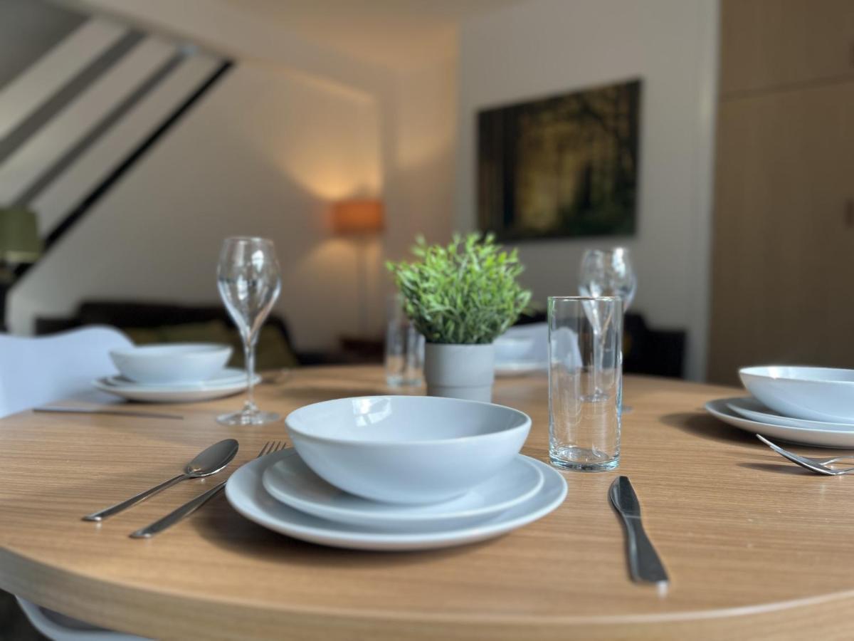 Modernised Central Wigan Townhouse Sleeps Up To 6 Exterior photo