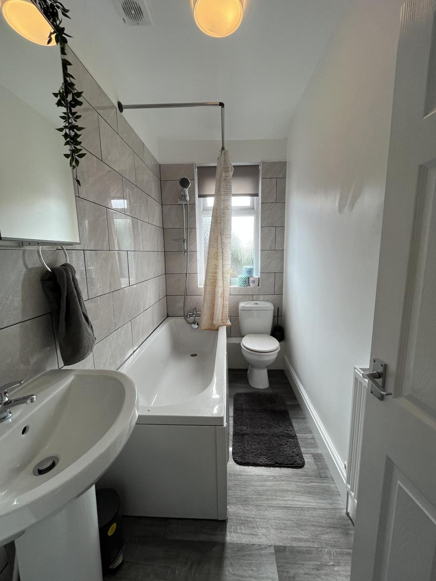 Modernised Central Wigan Townhouse Sleeps Up To 6 Exterior photo