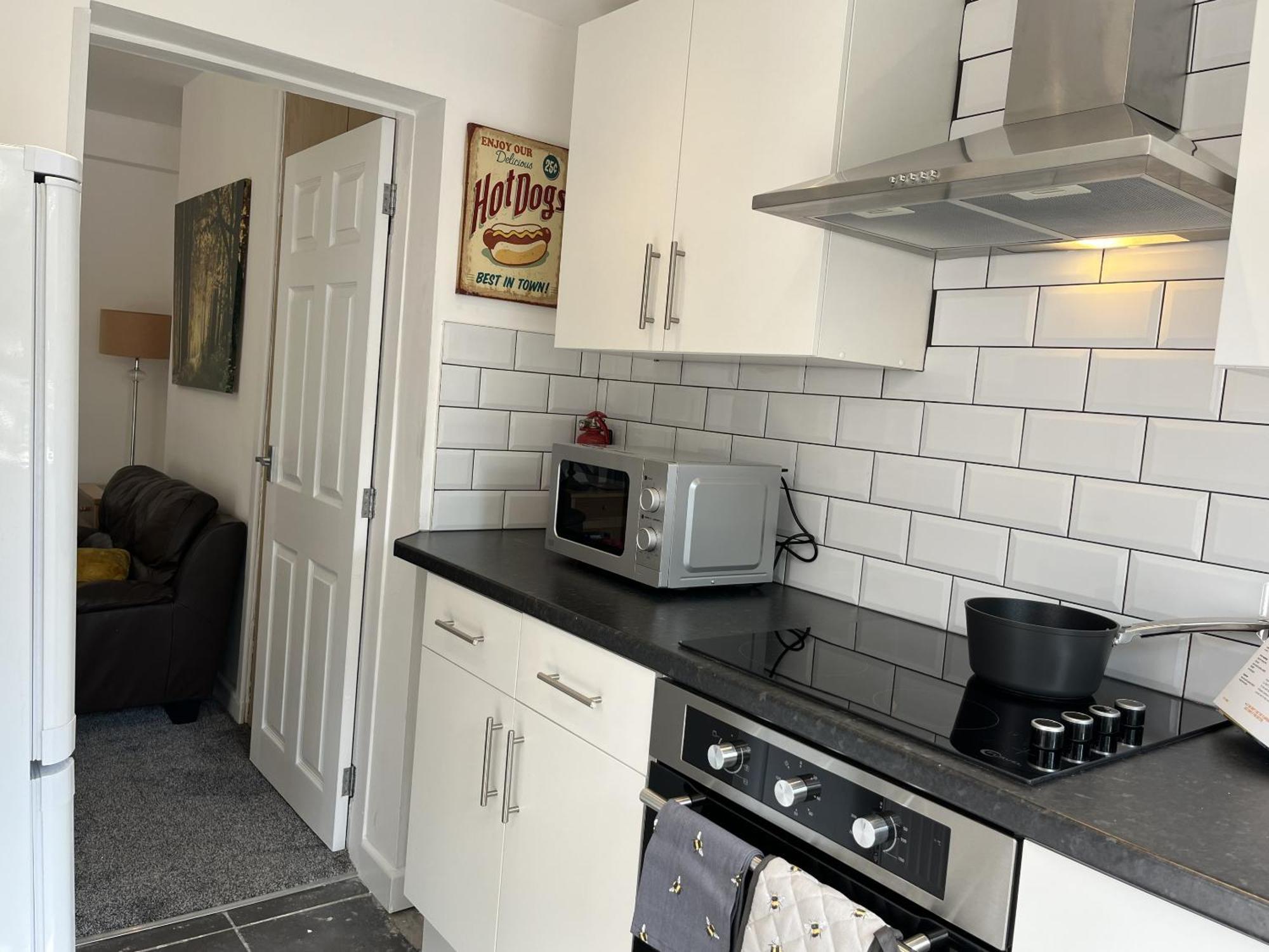 Modernised Central Wigan Townhouse Sleeps Up To 6 Exterior photo