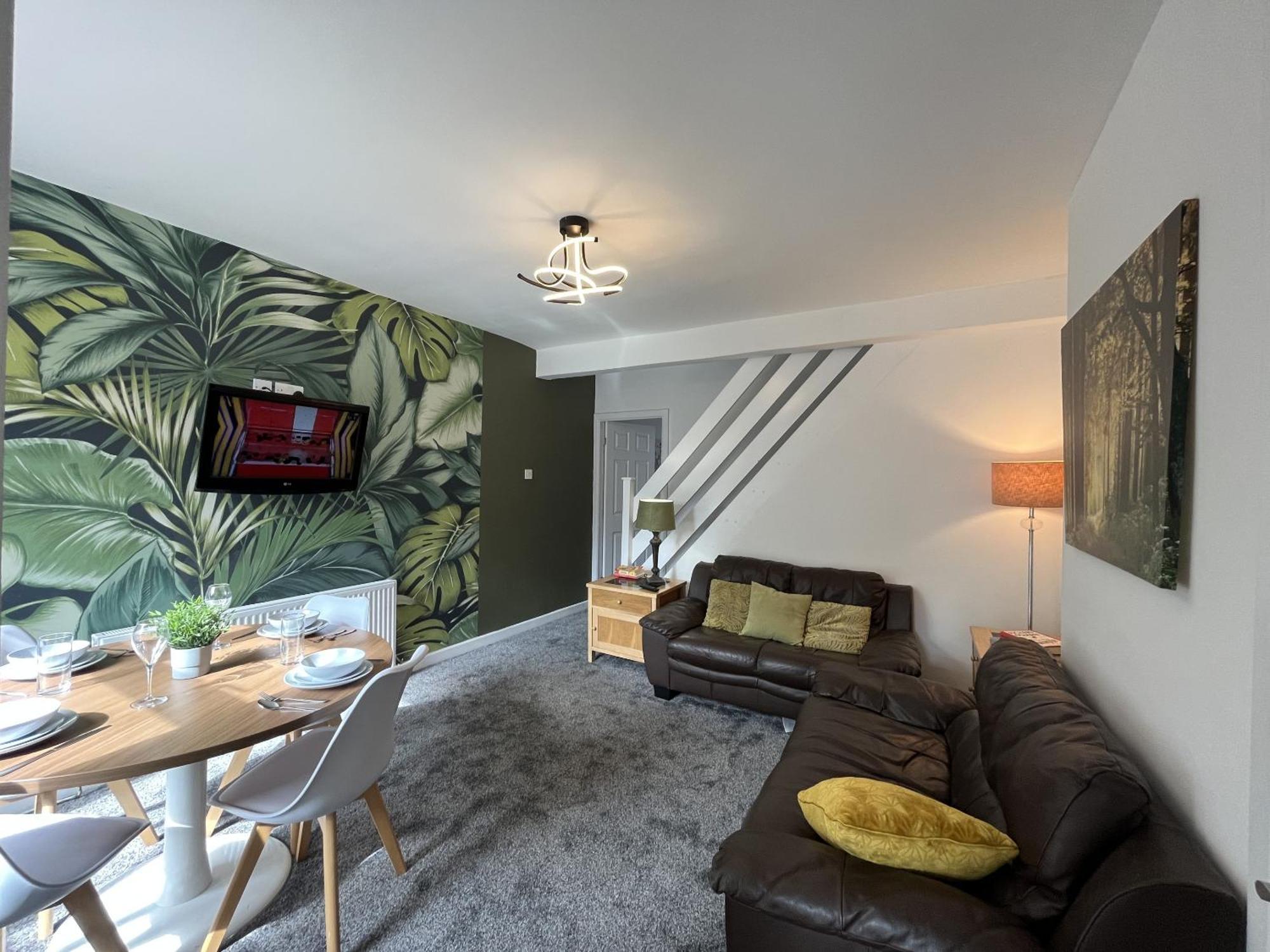 Modernised Central Wigan Townhouse Sleeps Up To 6 Exterior photo