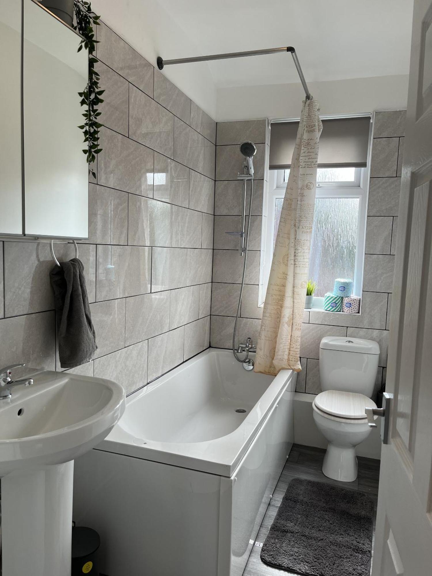 Modernised Central Wigan Townhouse Sleeps Up To 6 Exterior photo
