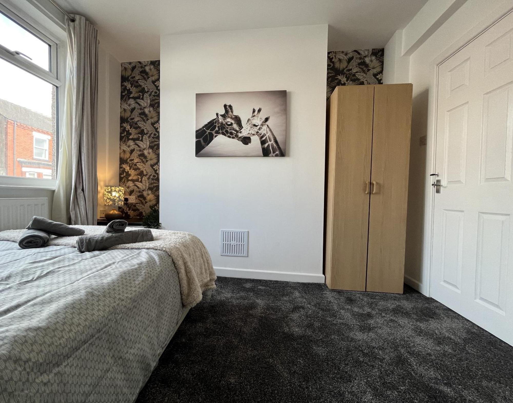 Modernised Central Wigan Townhouse Sleeps Up To 6 Exterior photo